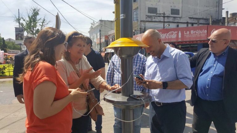 Cargadores Solares en la Vía Pública.